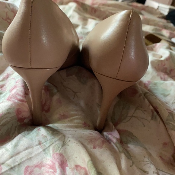 Kelly & Katie nude colored heels size 9M - Picture 2 of 2